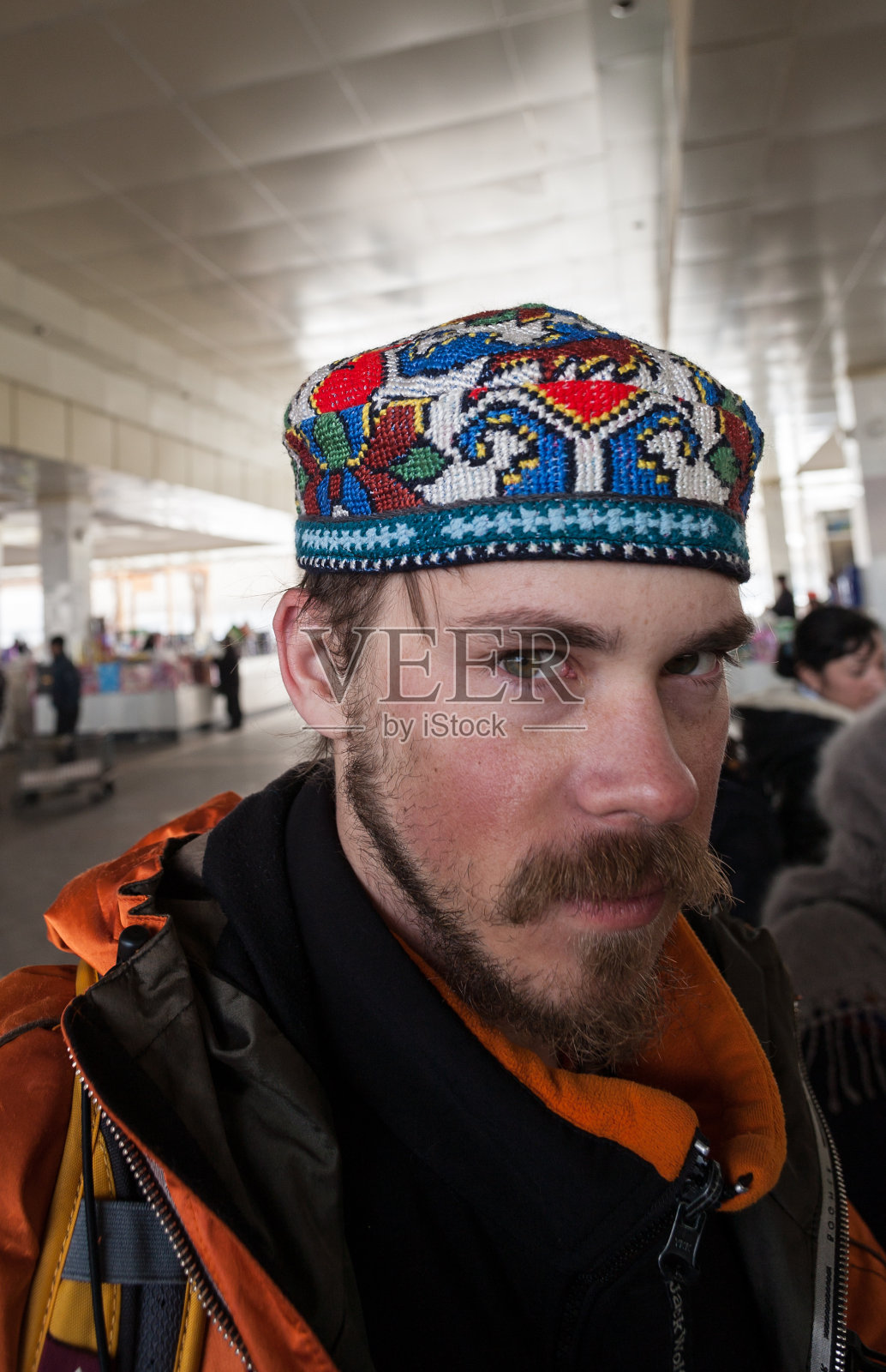 在另一个国家旅游的人享受生活照片摄影图片