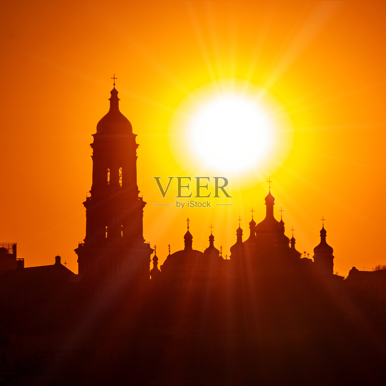 日落时分的基辅-佩切尔斯克拉夫拉照片摄影图片