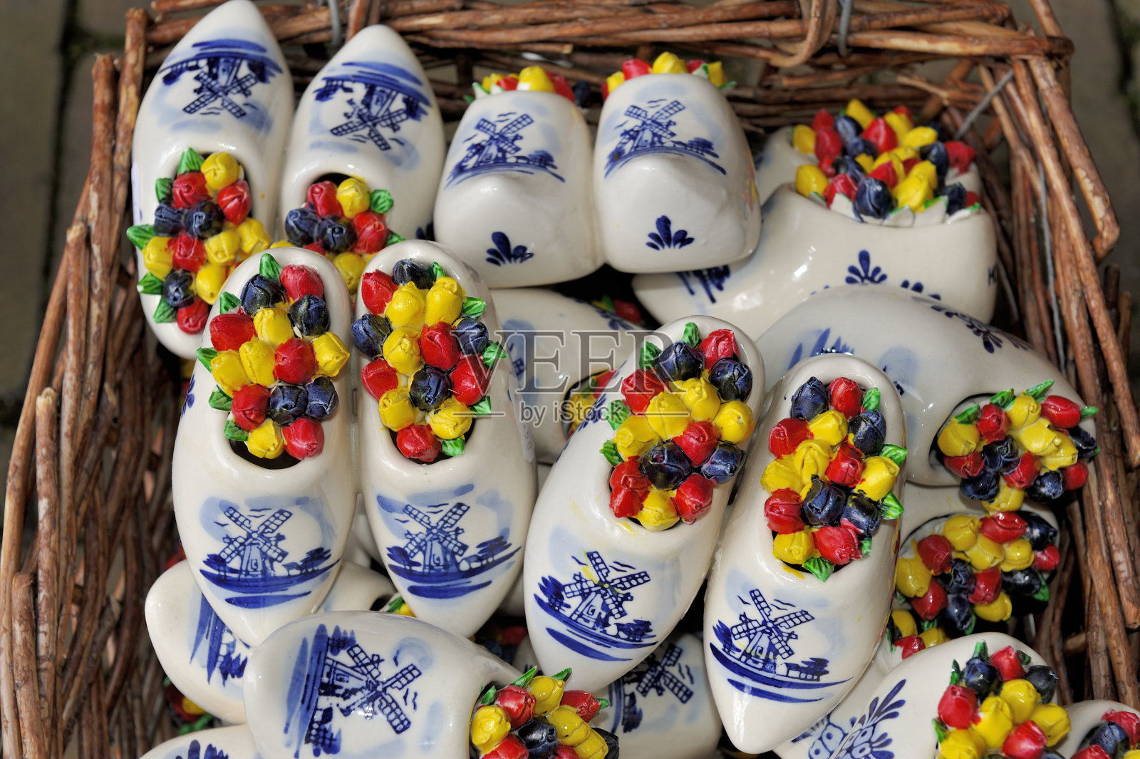 装饰瓷木底鞋照片摄影图片