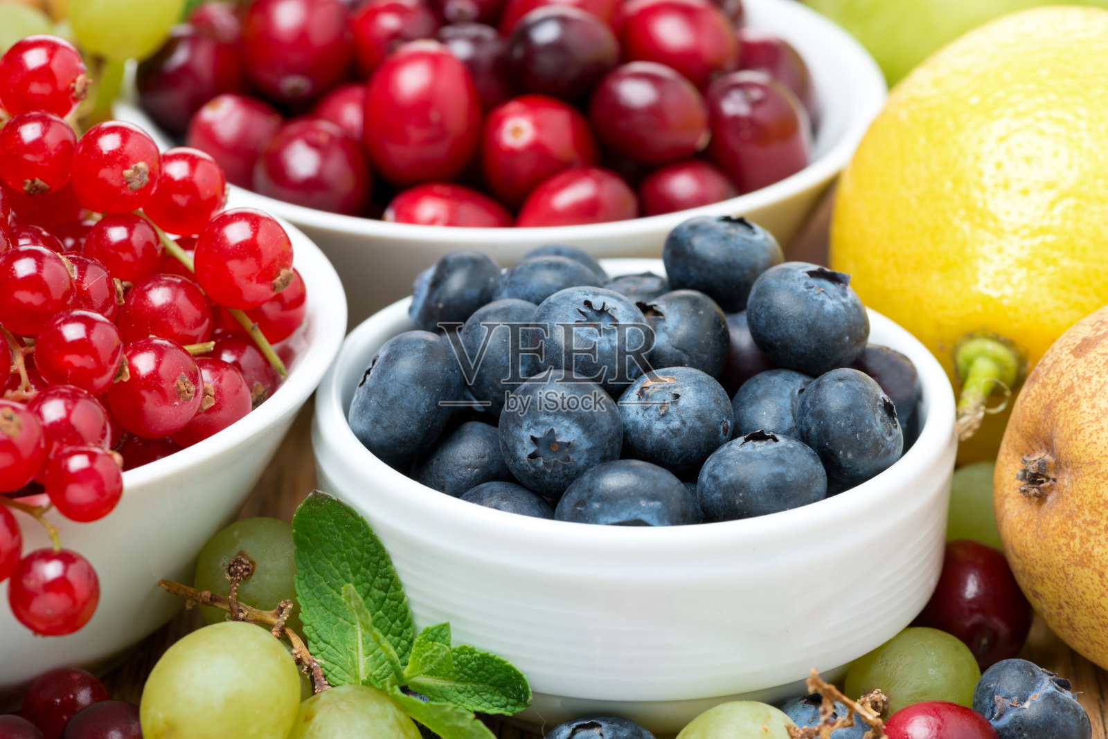 新鲜的蓝莓，浆果和水果照片摄影图片