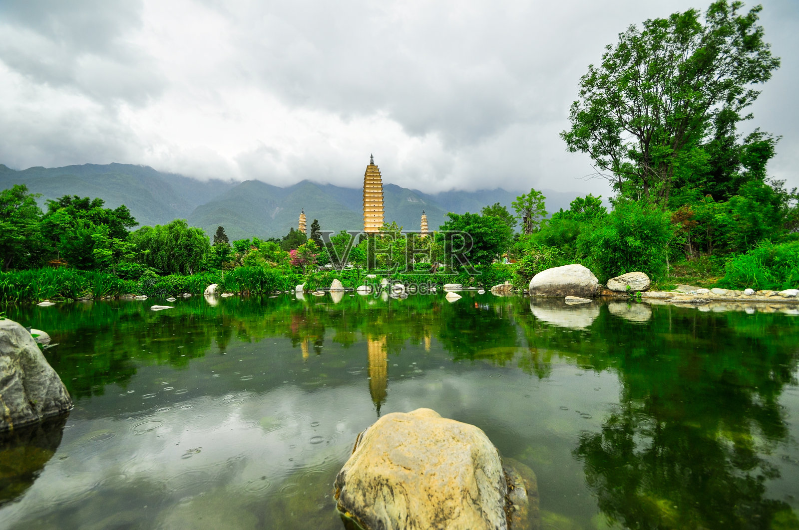 中国云南大理重建宋朝城镇。照片摄影图片