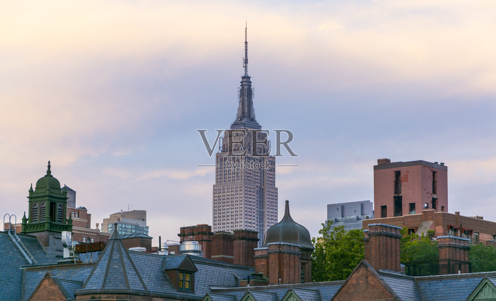 以帝国大厦为背景的纽约天际线照片摄影图片