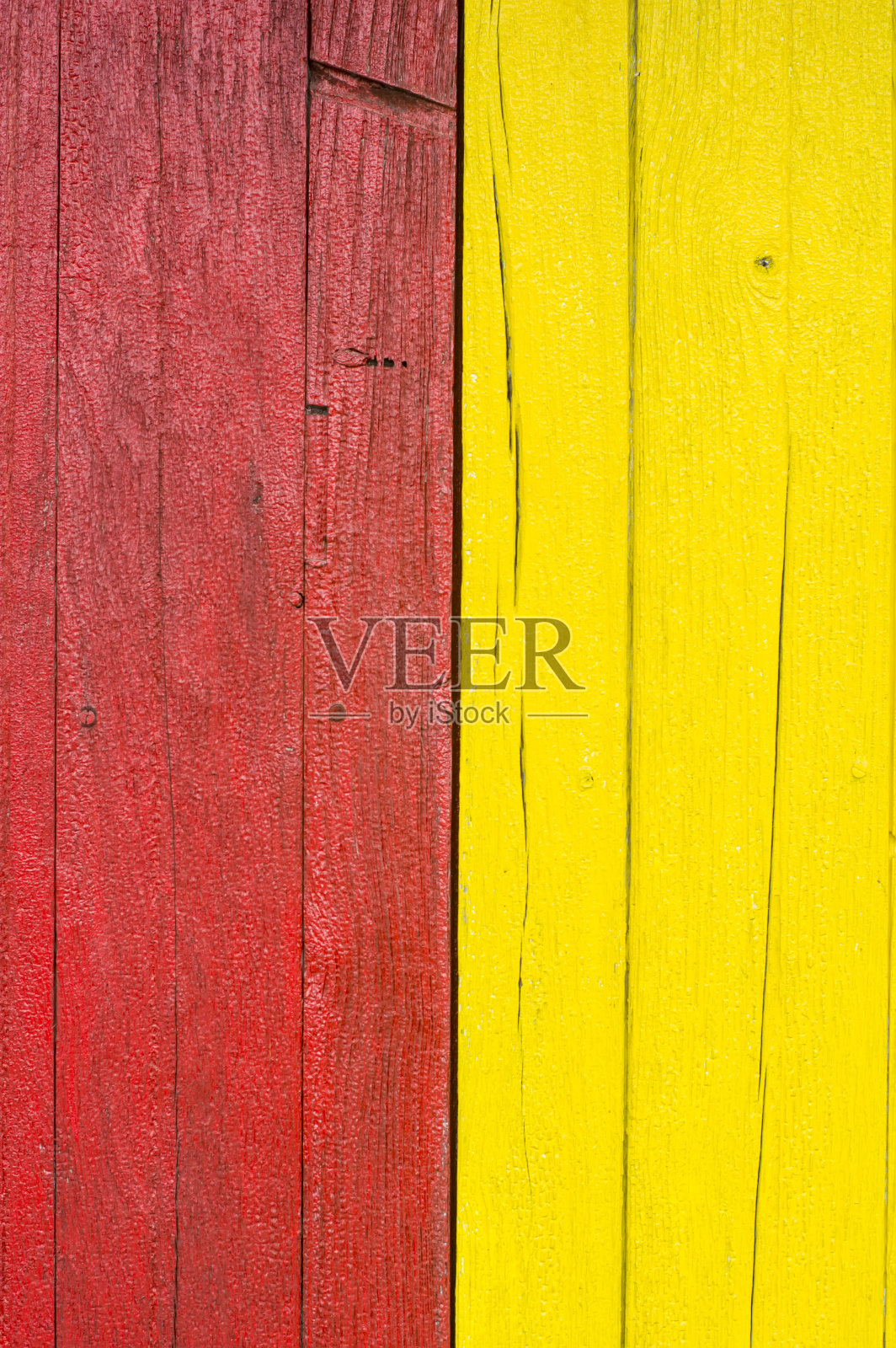 木板墙用红、黄颜色漆。照片摄影图片