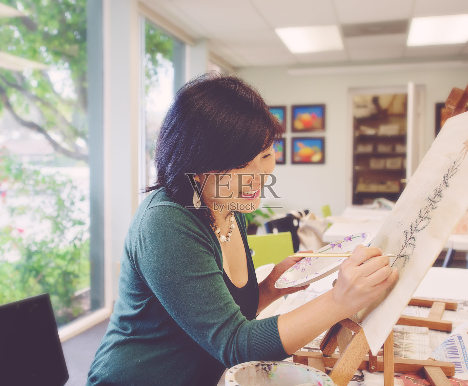 快乐的艺术家照片摄影图片