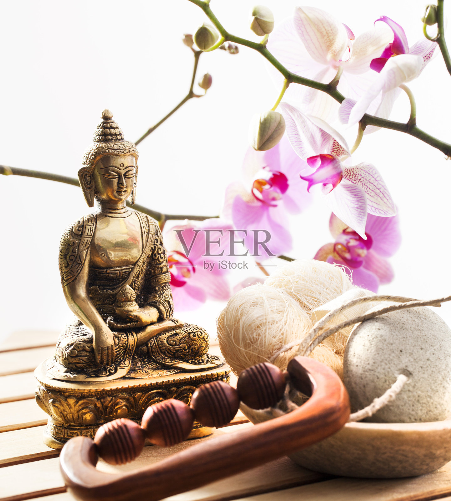 佛和兰花象征着美丽和放松照片摄影图片