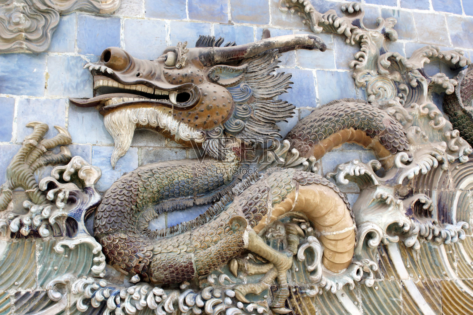 强大生动的中国龙照片摄影图片