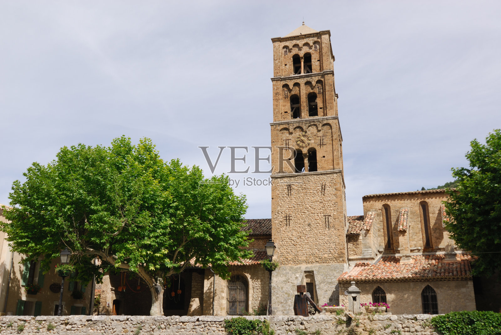 穆斯蒂尔斯-斯特-玛丽（普罗旺斯-阿尔卑斯-科特-阿祖尔），教堂照片摄影图片