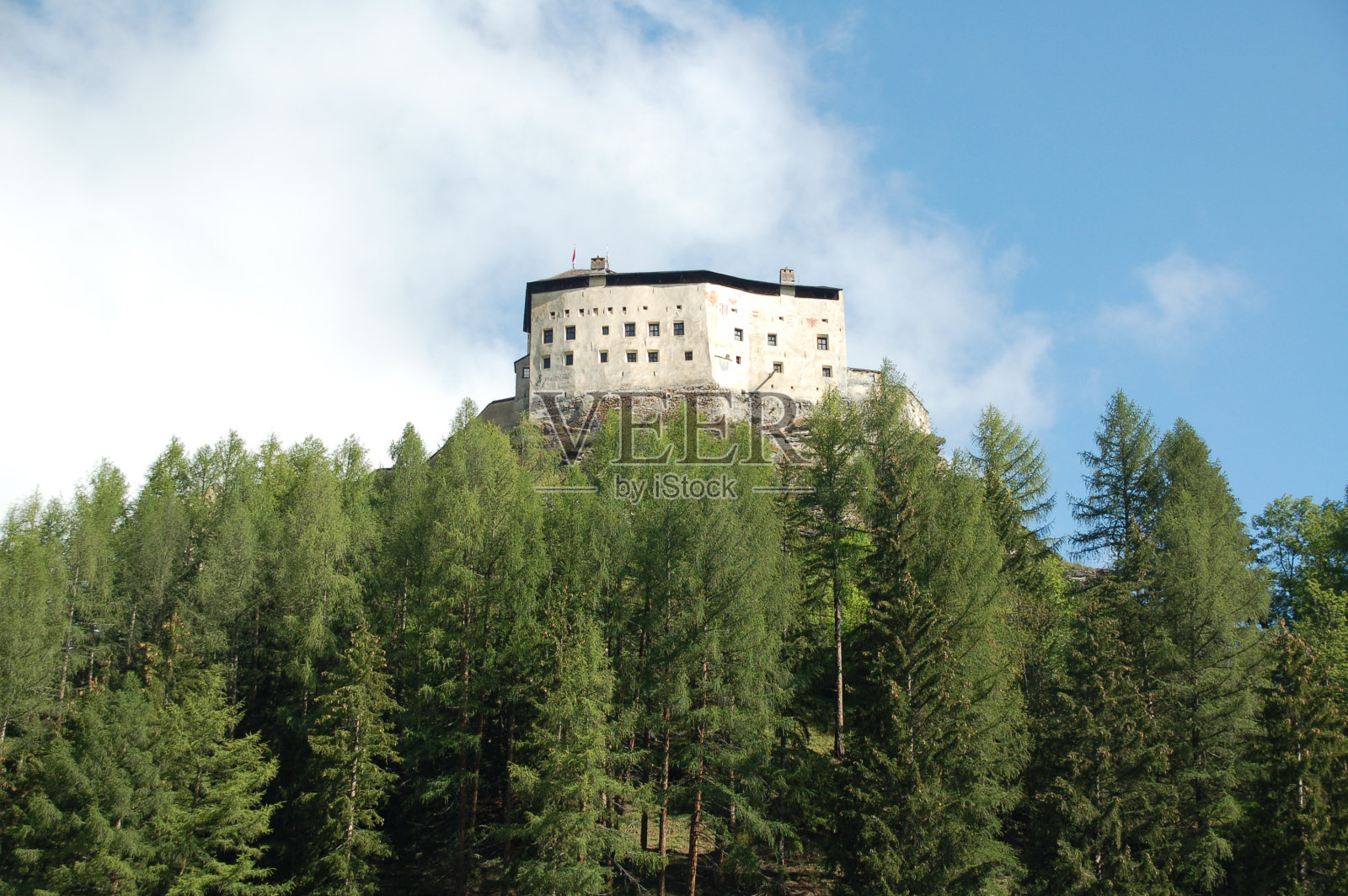 恩加丁的Tarasp城堡照片摄影图片