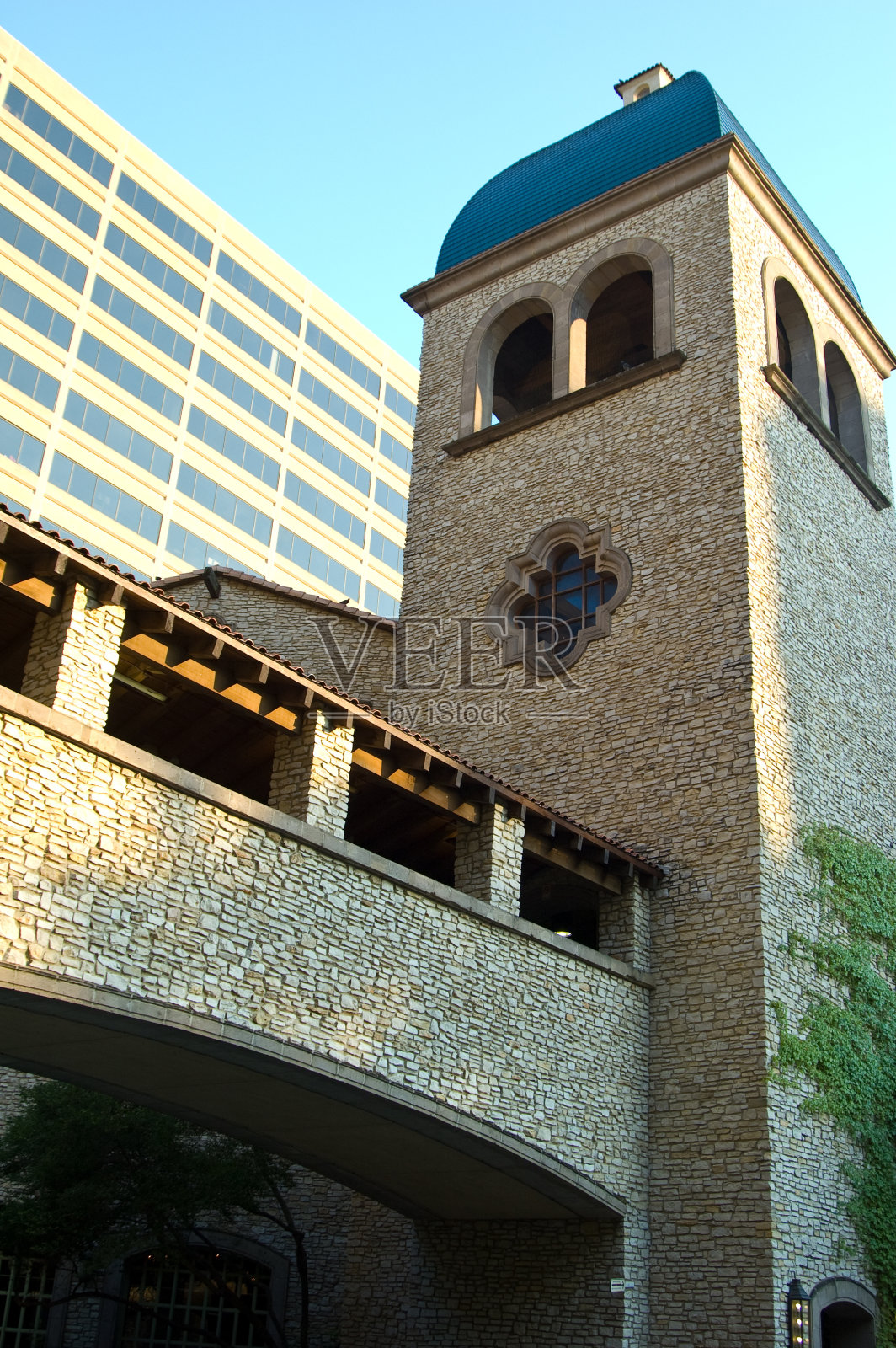 塔在拉斯柯林纳运河附近照片摄影图片