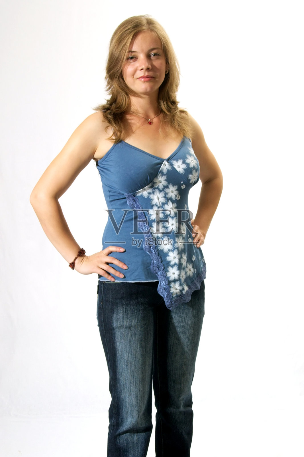 金发女郎在蓝色的照片摄影图片