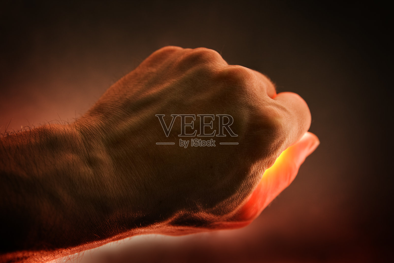 照明的手照片摄影图片