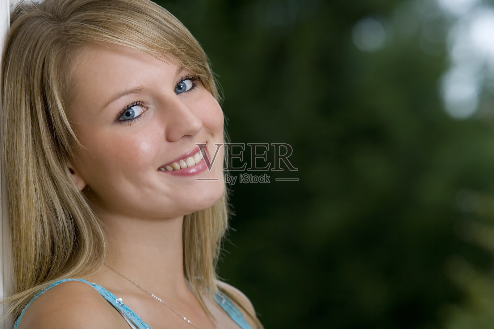 金发碧眼照片摄影图片