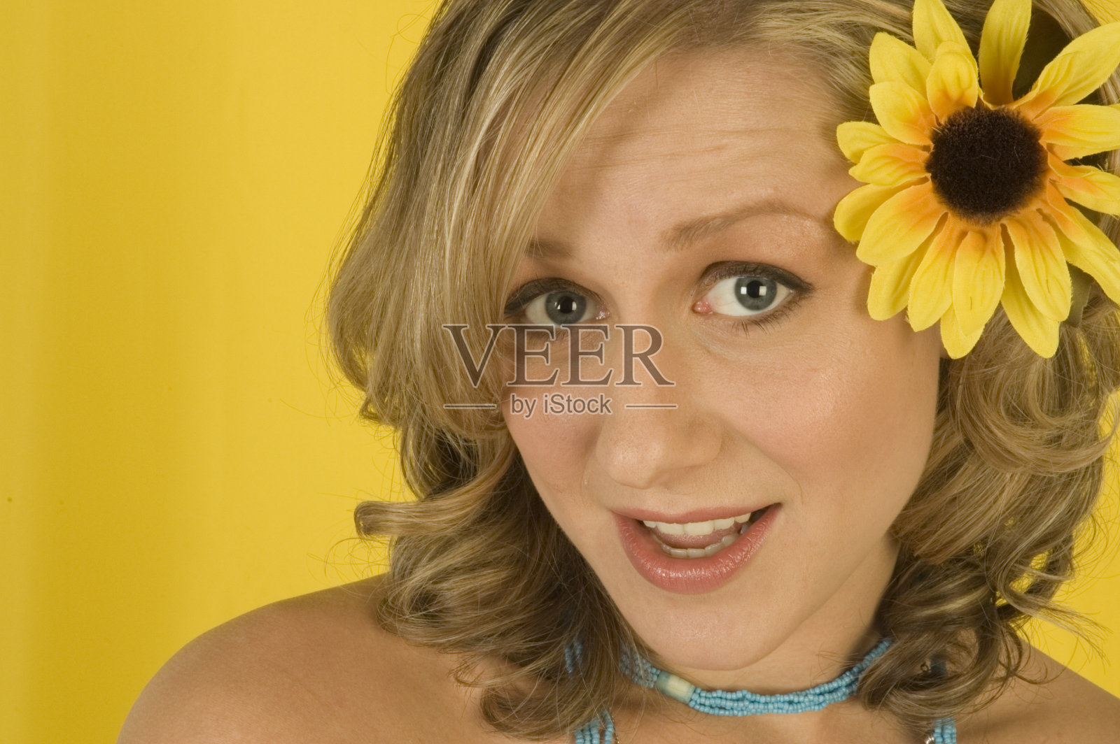 花的女孩照片摄影图片