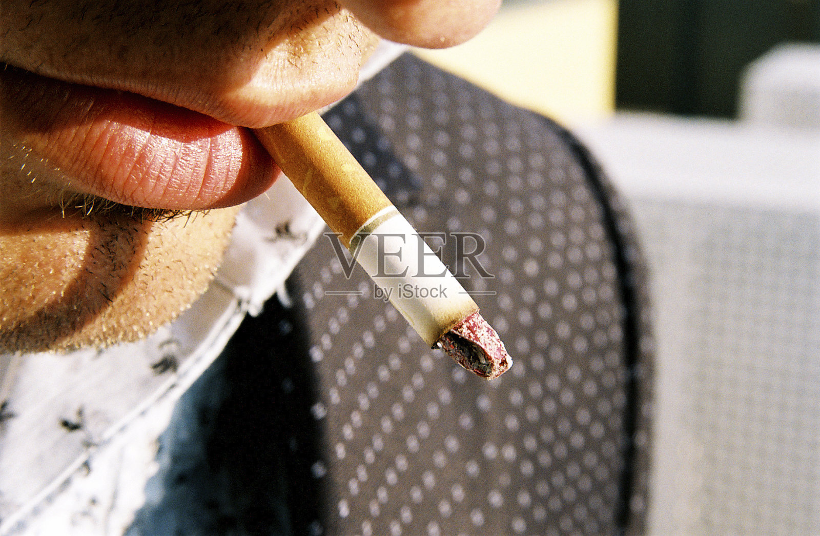 香烟的嘴唇照片摄影图片