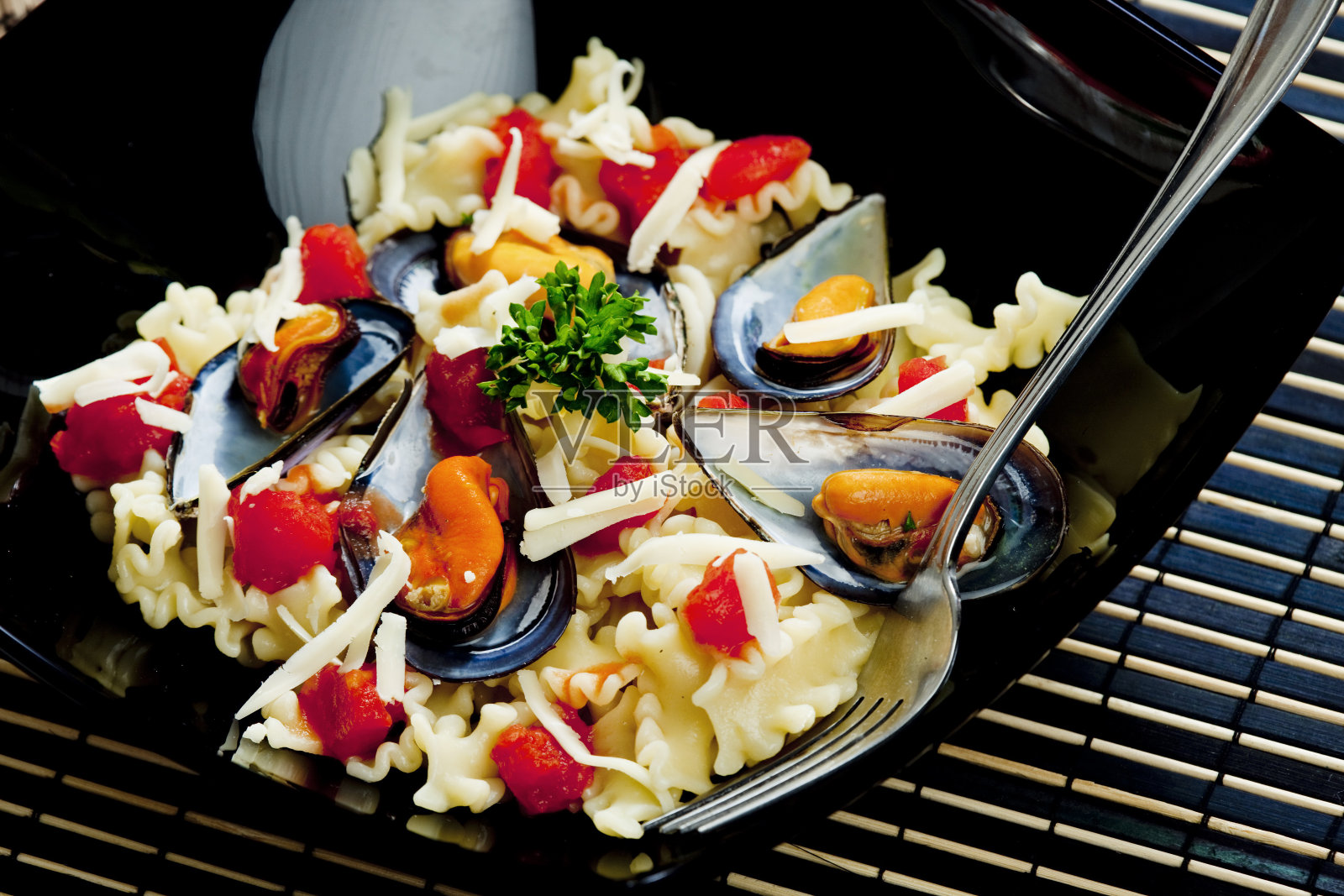 意大利面和贻贝照片摄影图片