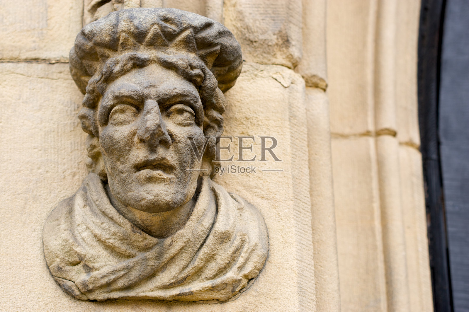 奇奇上的男滴水嘴兽照片摄影图片