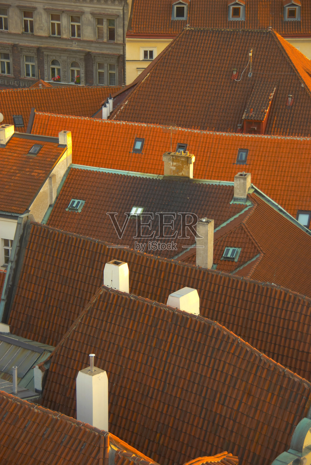 平铺的红屋顶照片摄影图片