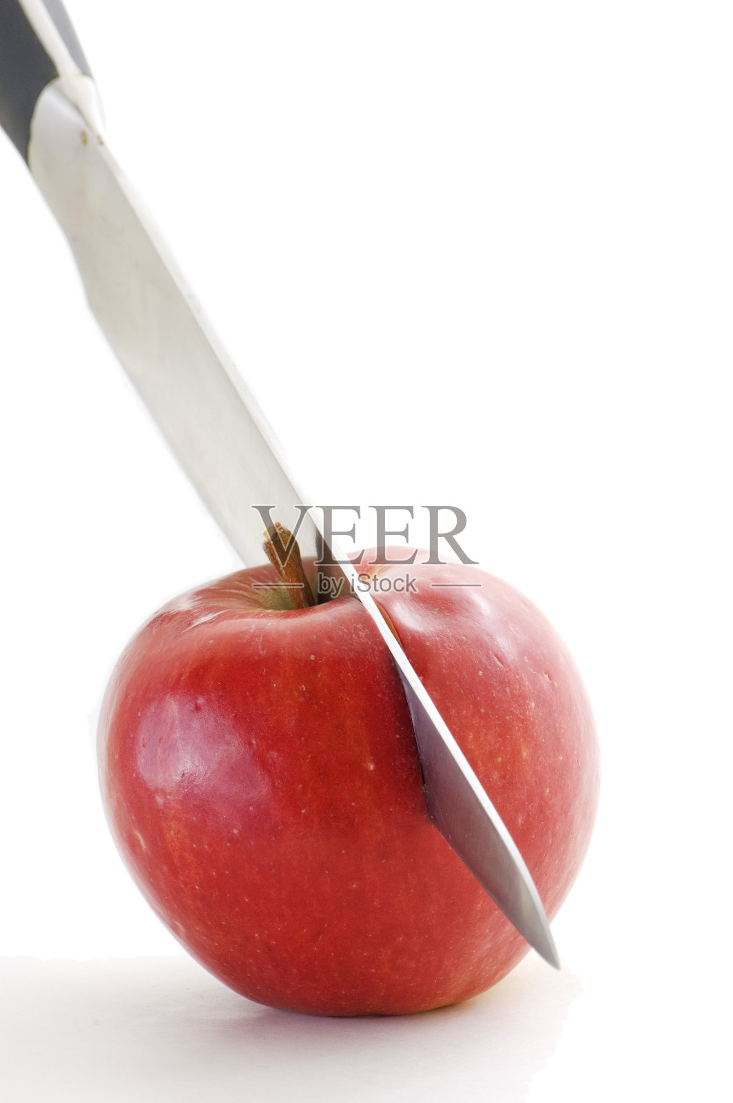 长刃菜刀切一个红苹果照片摄影图片