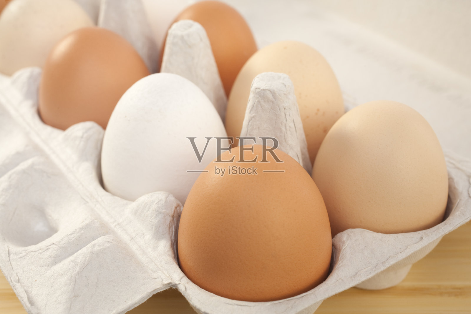 蛋自由放养褐白混合照片摄影图片