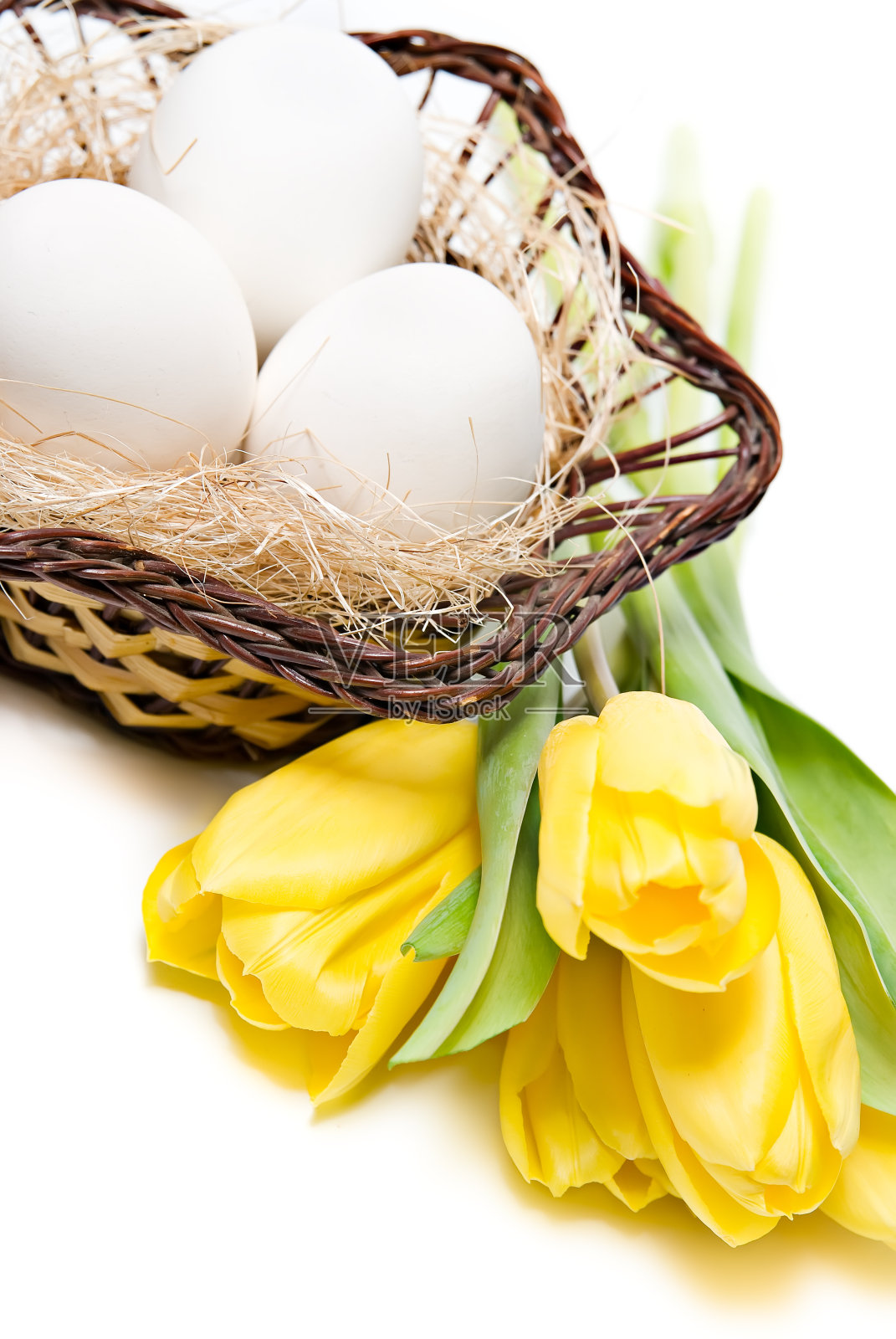 篮子里的白鸡蛋照片摄影图片