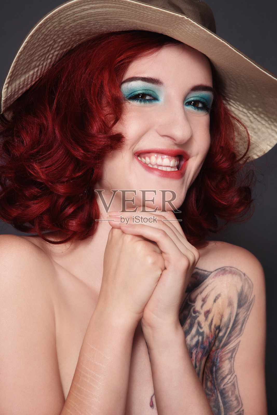 笑红头发照片摄影图片