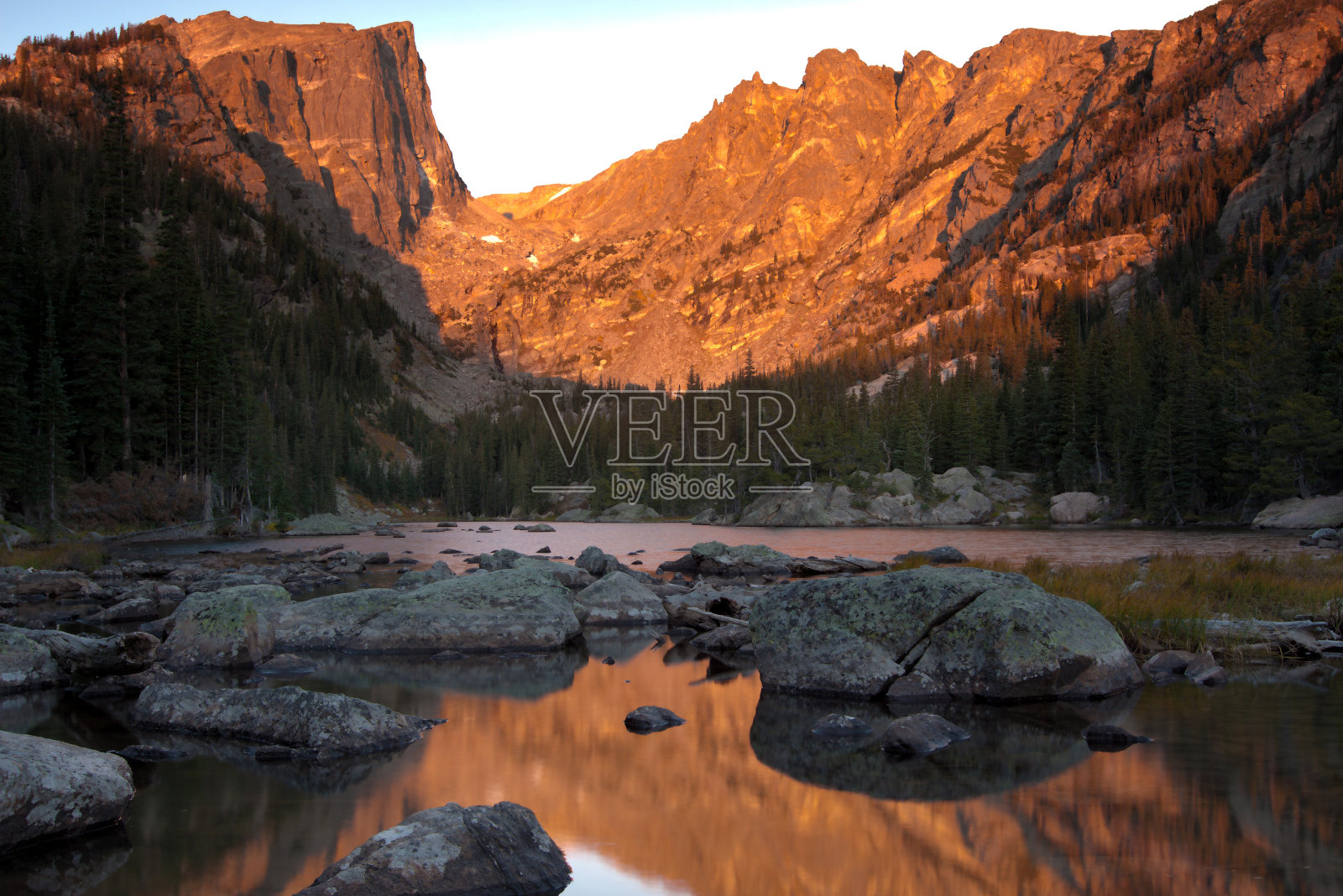 梦湖的日出照片摄影图片