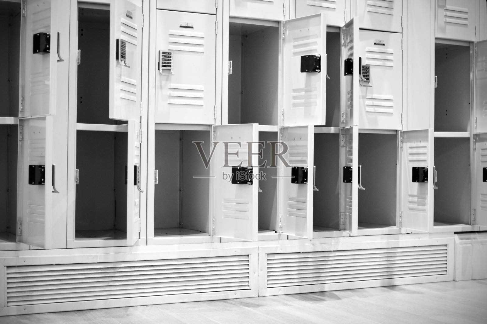 空的,打开储物柜照片摄影图片