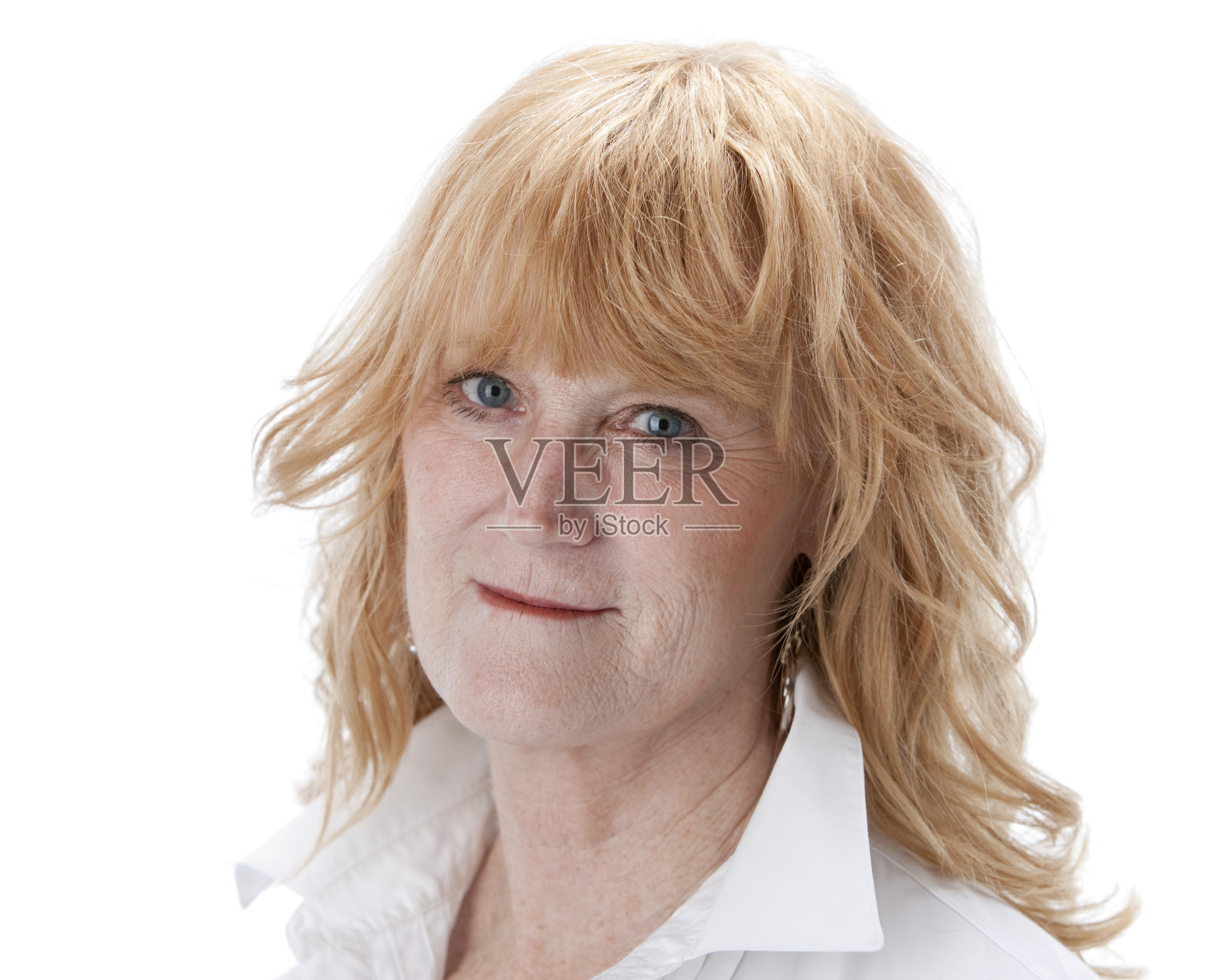 真人:头肩白种人微笑老年妇女照片摄影图片