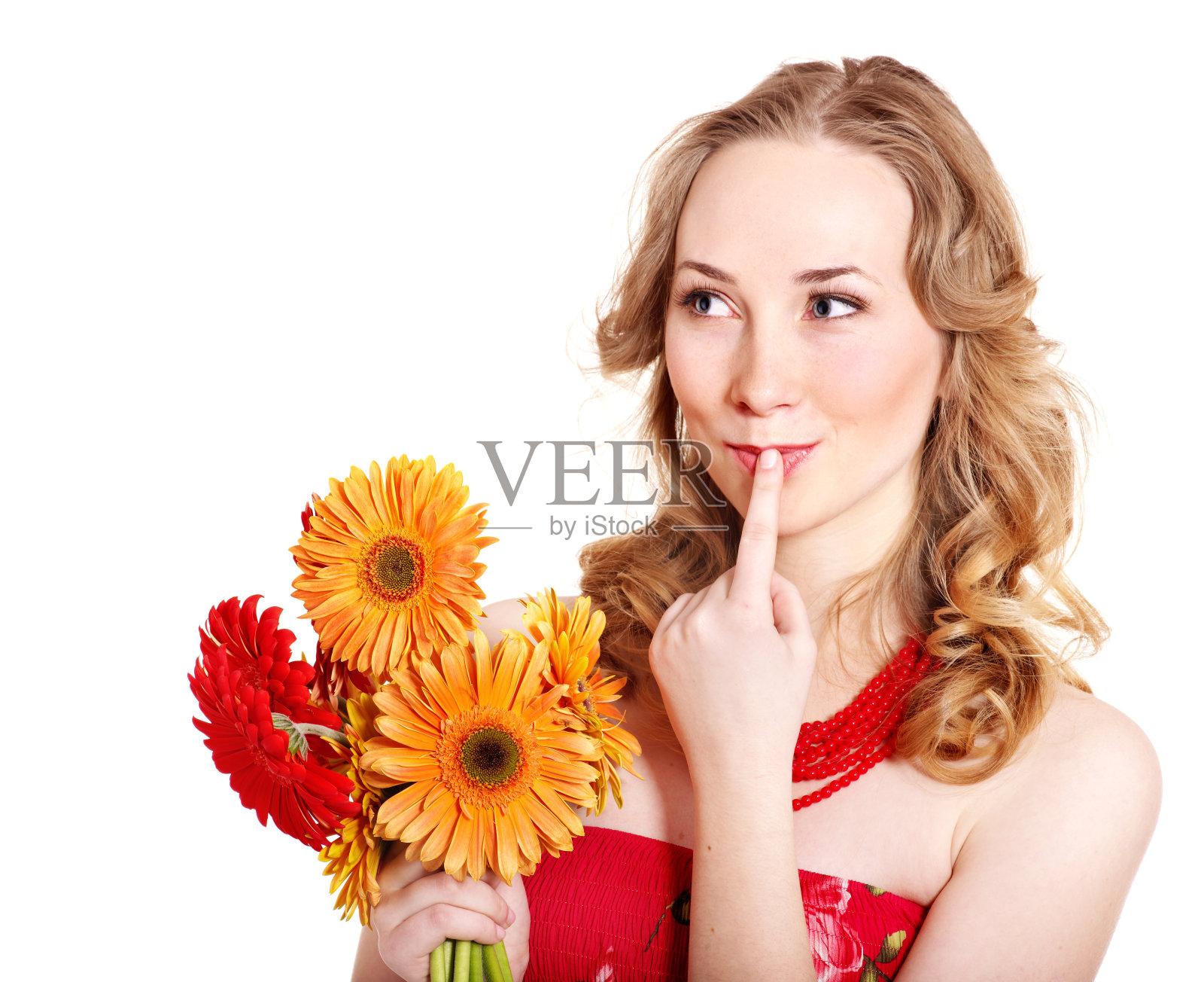 年轻女子手指放在嘴唇上照片摄影图片