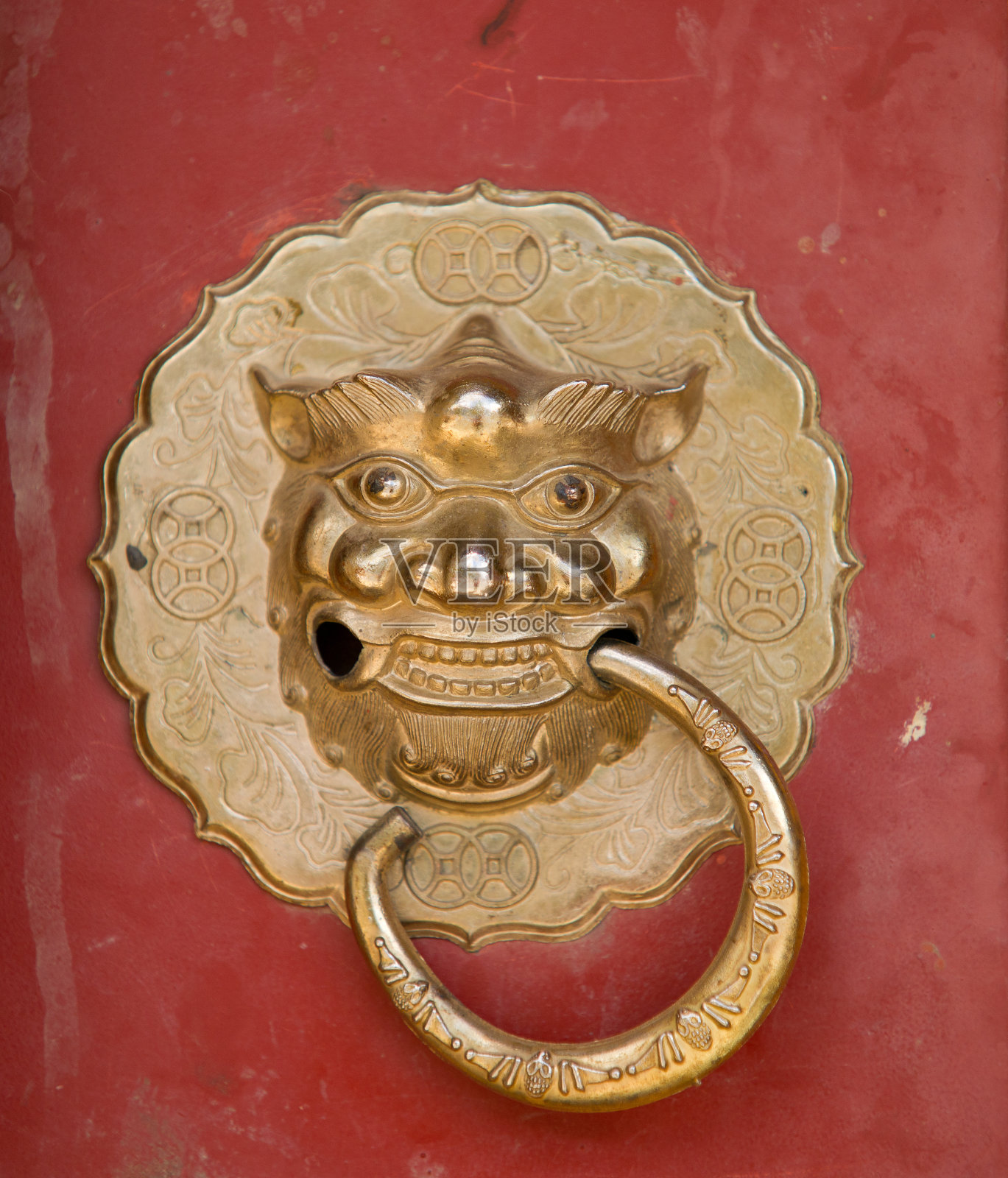 西藏寺庙的门把手照片摄影图片