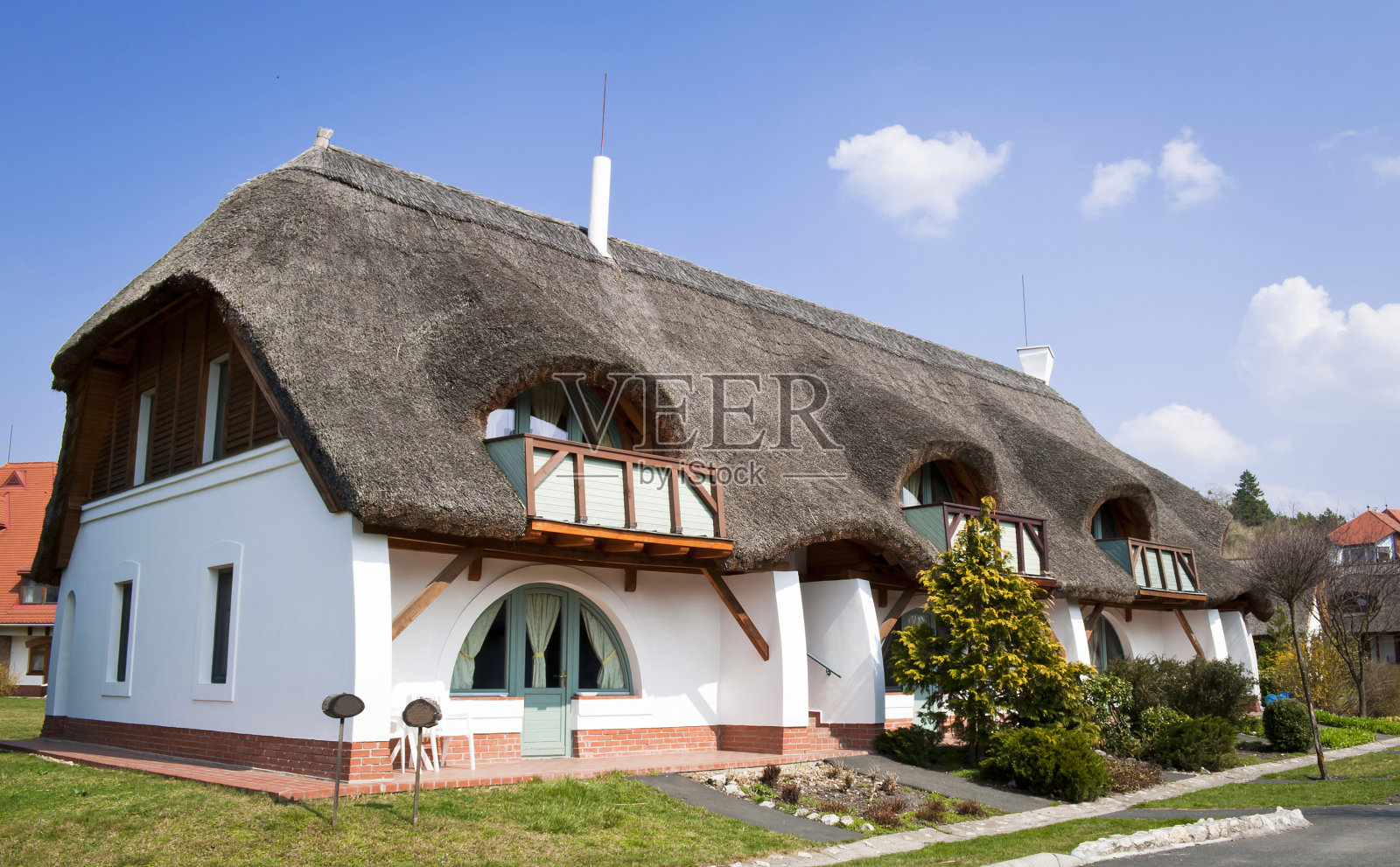 有三套公寓的房子照片摄影图片