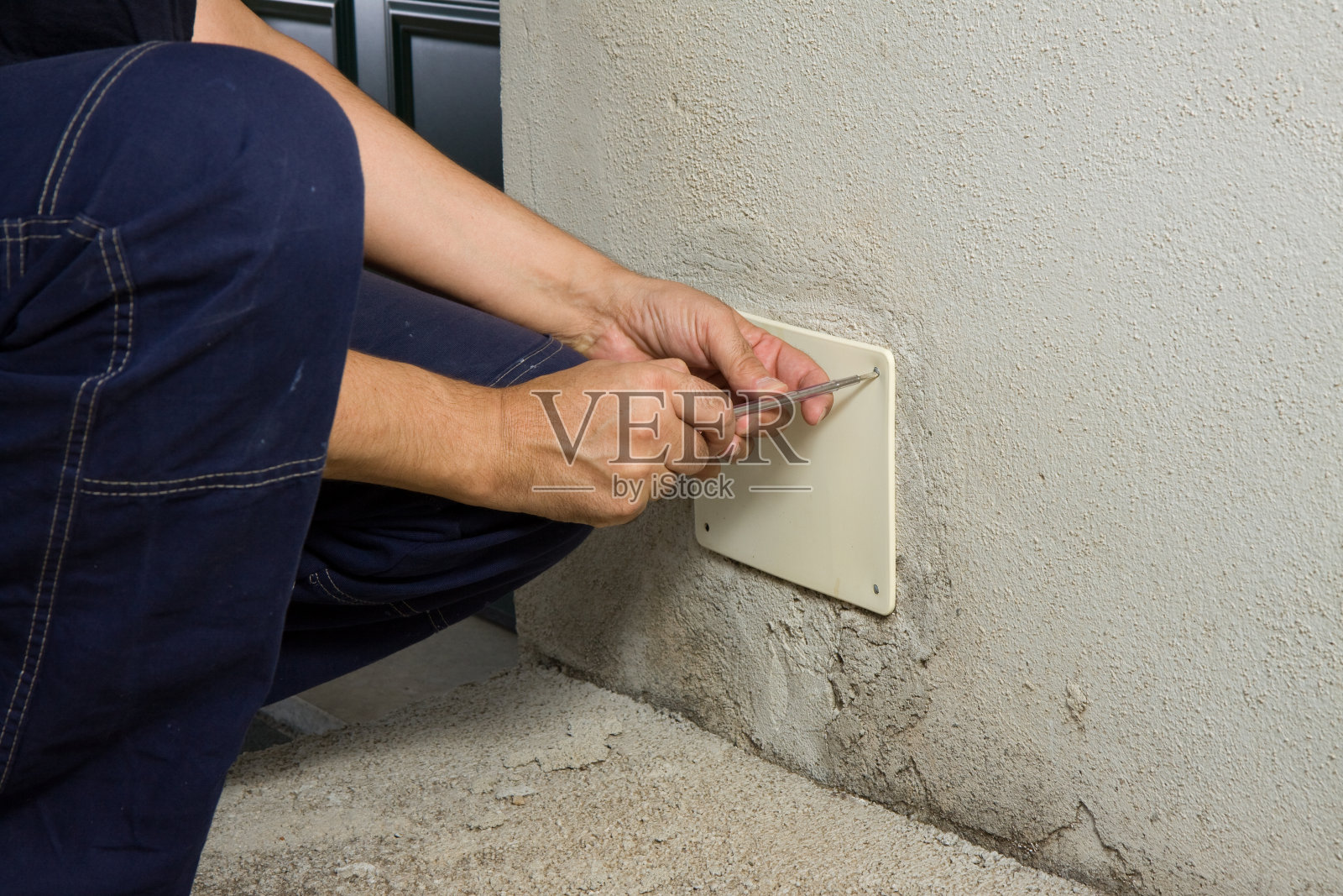 电工在工作照片摄影图片