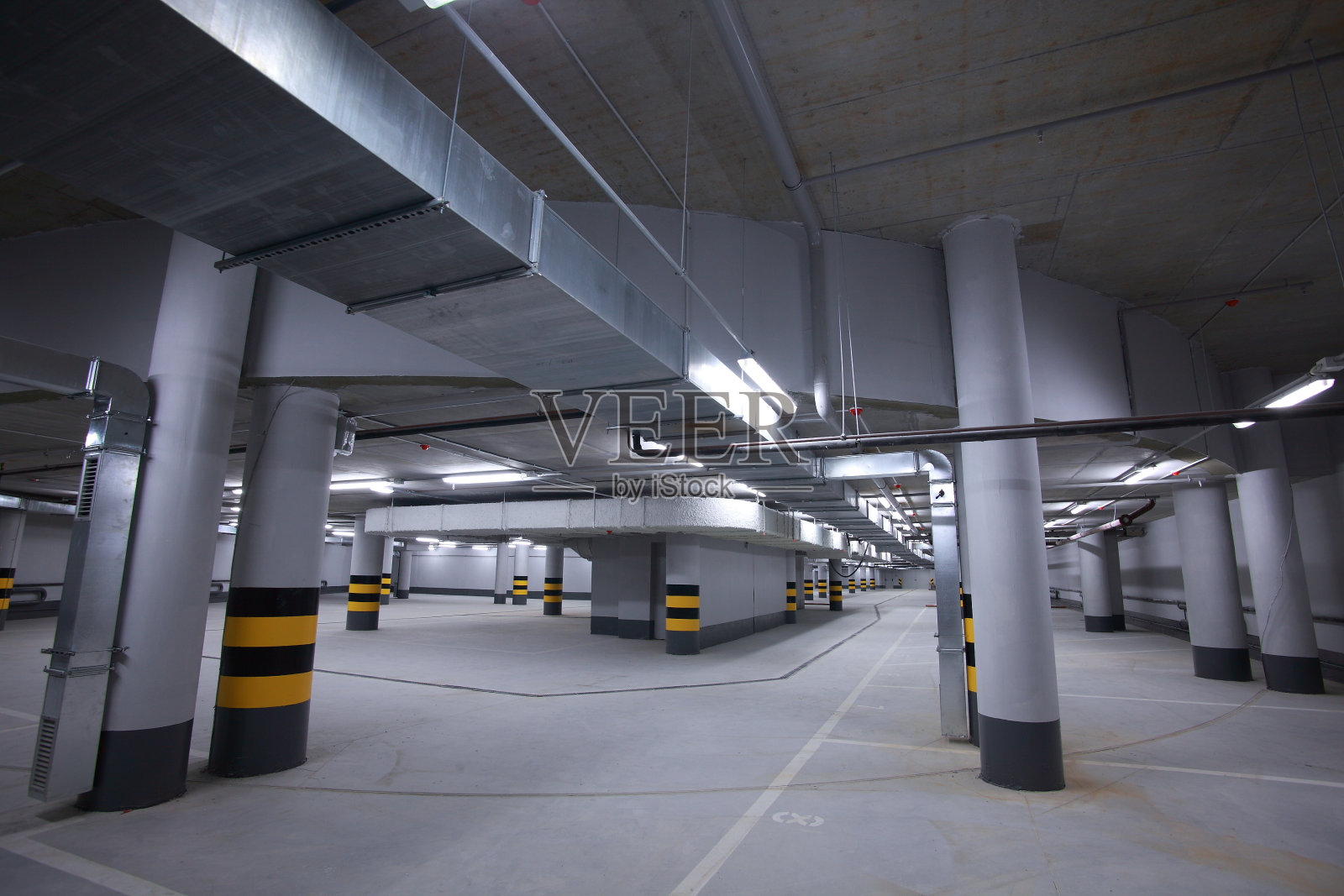 地下停车场照片摄影图片