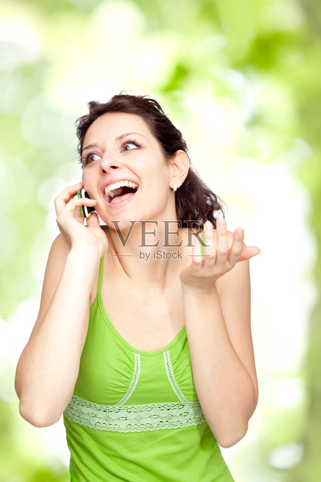 美丽的绿色年轻的黑发女孩表情肖像交流照片摄影图片