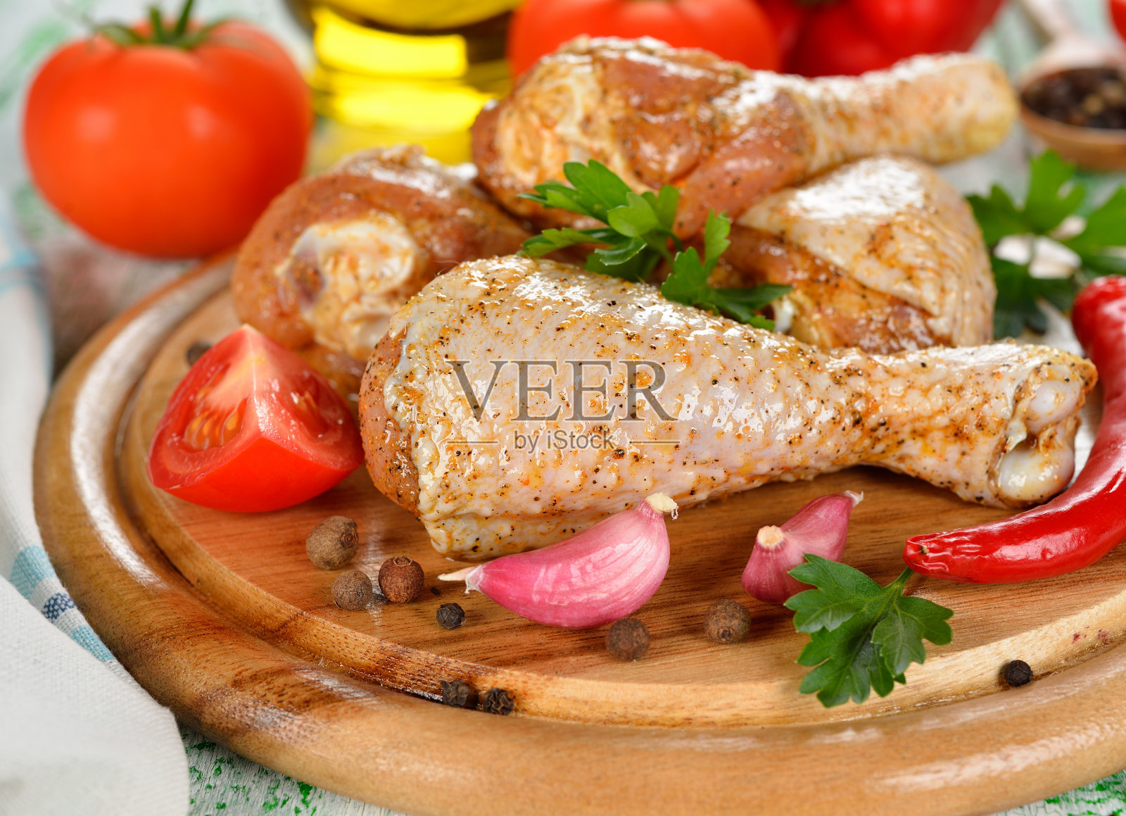 生鸡肉和蔬菜照片摄影图片