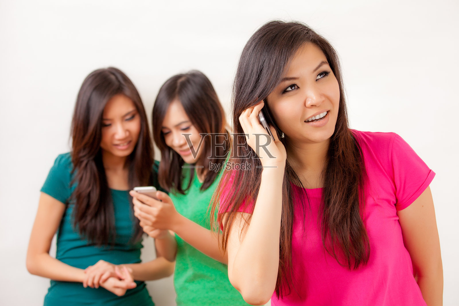 玩手机开心照片摄影图片