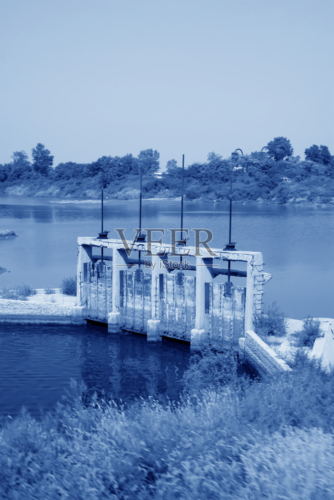 农村水闸门照片摄影图片