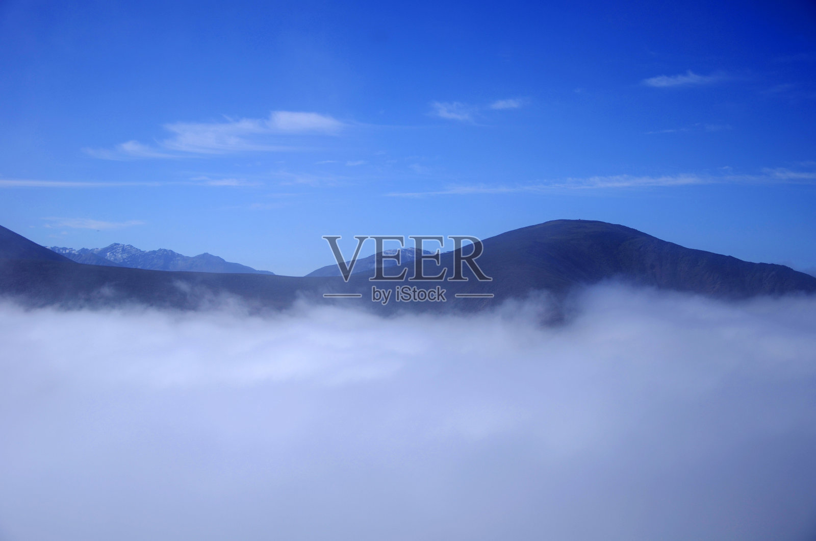 中国的群山和蓝天照片摄影图片