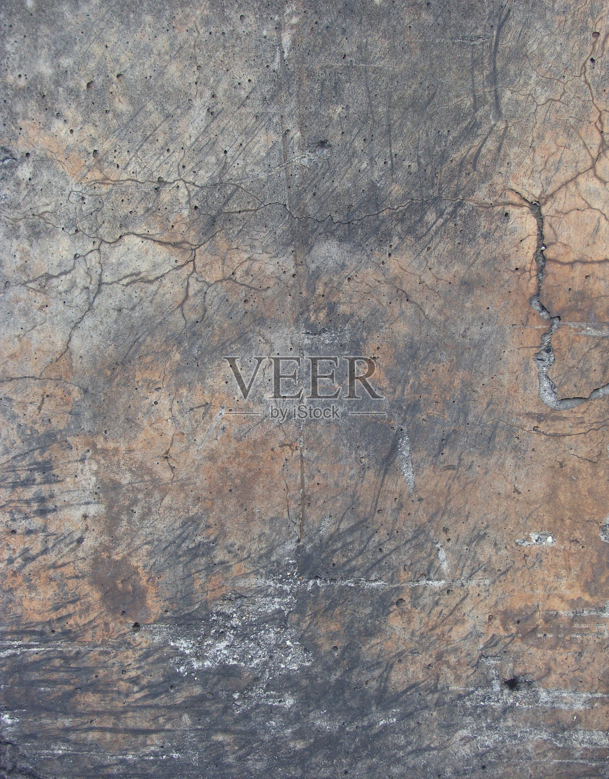 又脏又旧的混凝土墙，有裂缝和橡胶痕迹照片摄影图片