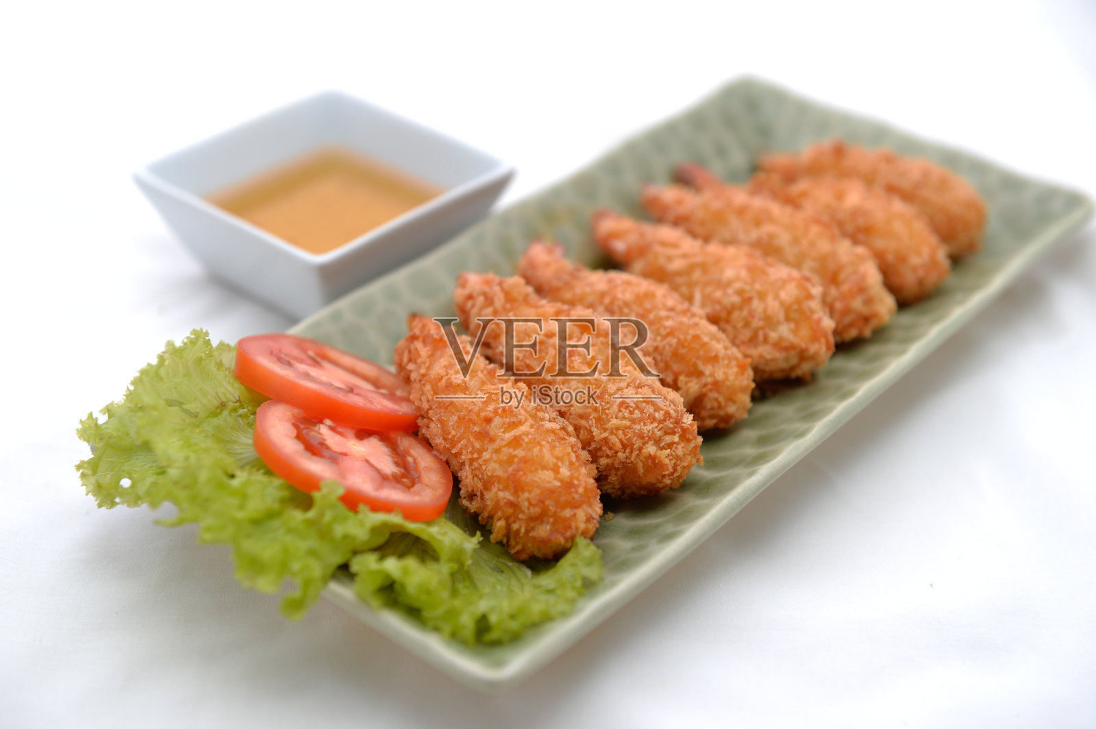 白底炸虾照片摄影图片