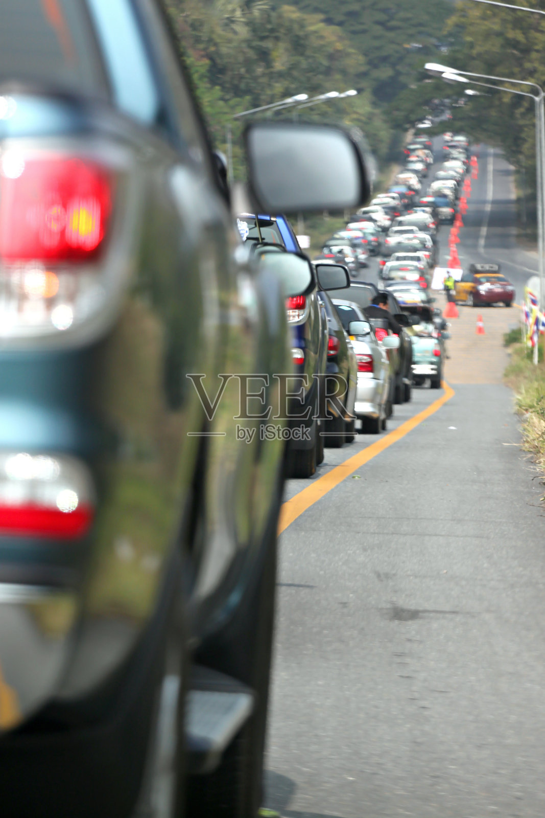 汽车在交通堵塞中。照片摄影图片