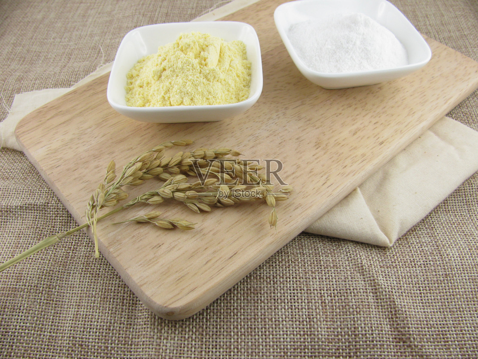 无谷蛋白大米和玉米粉照片摄影图片