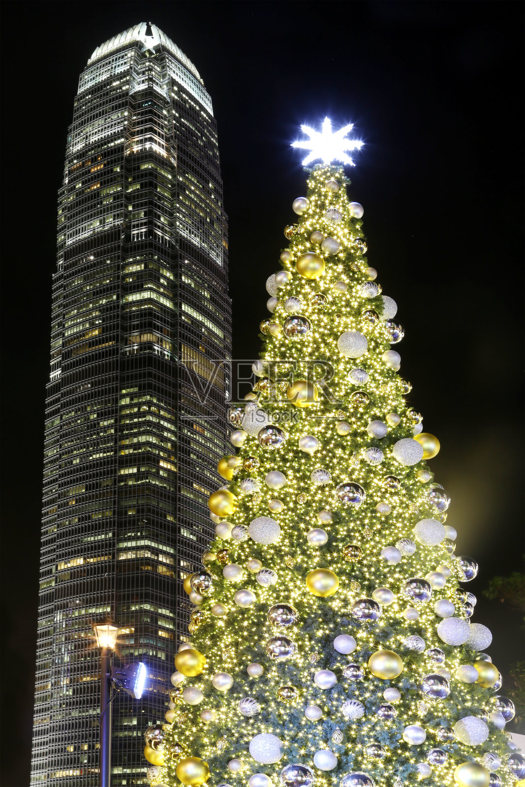 国际金融中心及中环圣诞树照片摄影图片