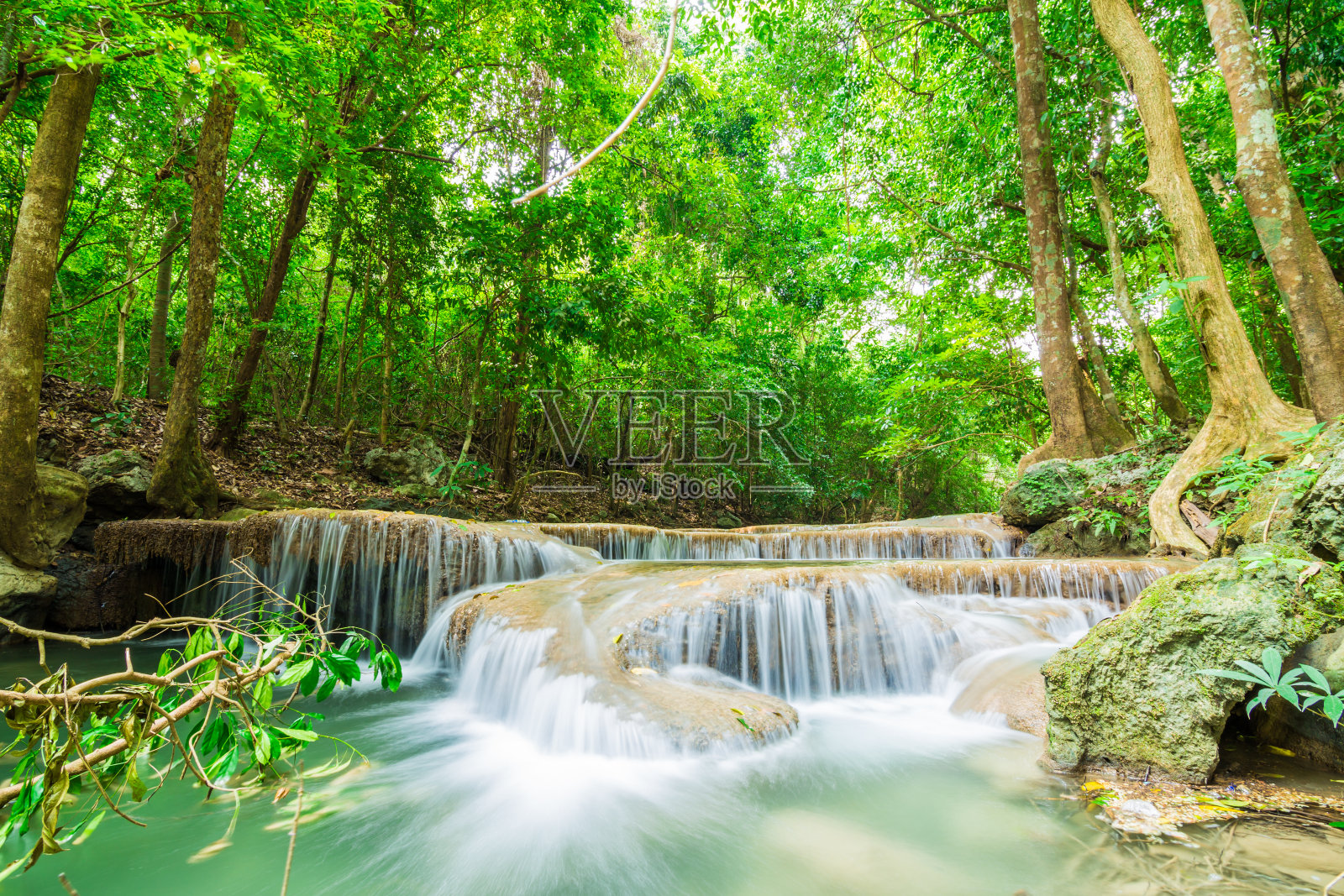 四面湾国家公园的森林瀑布照片摄影图片