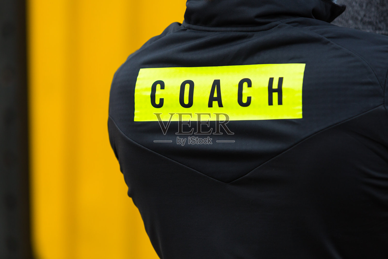 教练运动夹克上的铭文照片摄影图片