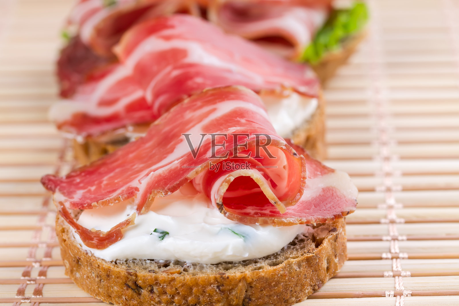 点心和火腿照片摄影图片