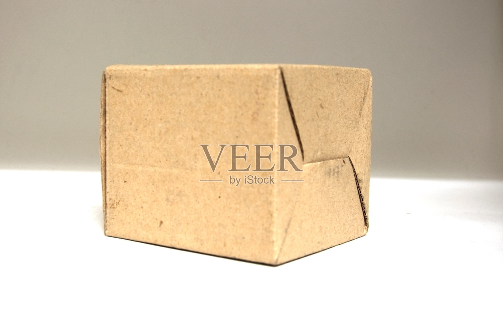 封闭纸盒躺照片摄影图片