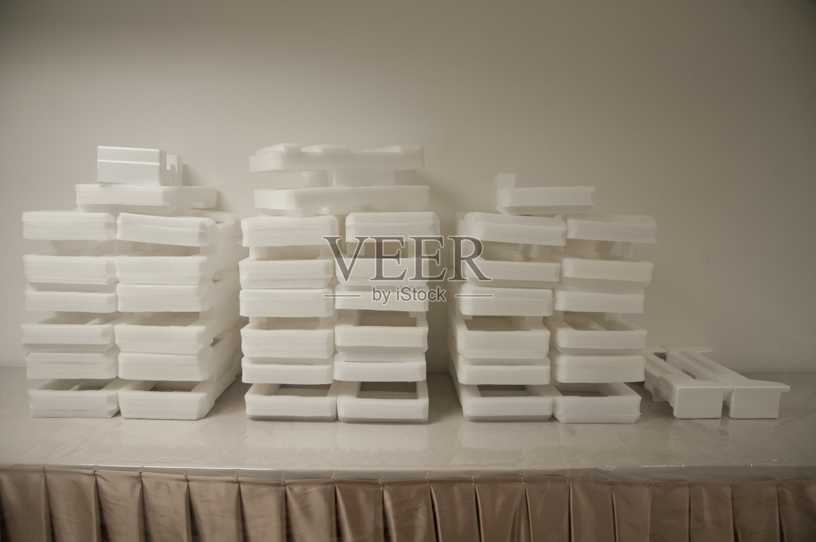 白色塑料泡沫软包装材料照片摄影图片