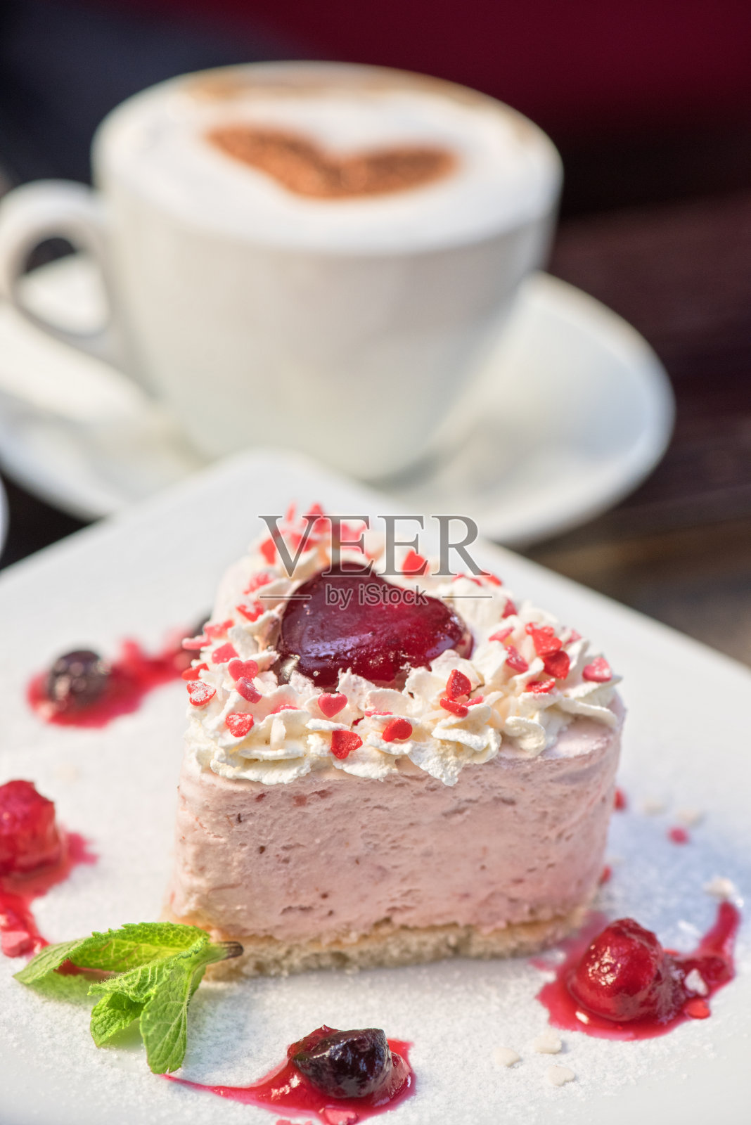 心形的情人节蛋糕照片摄影图片