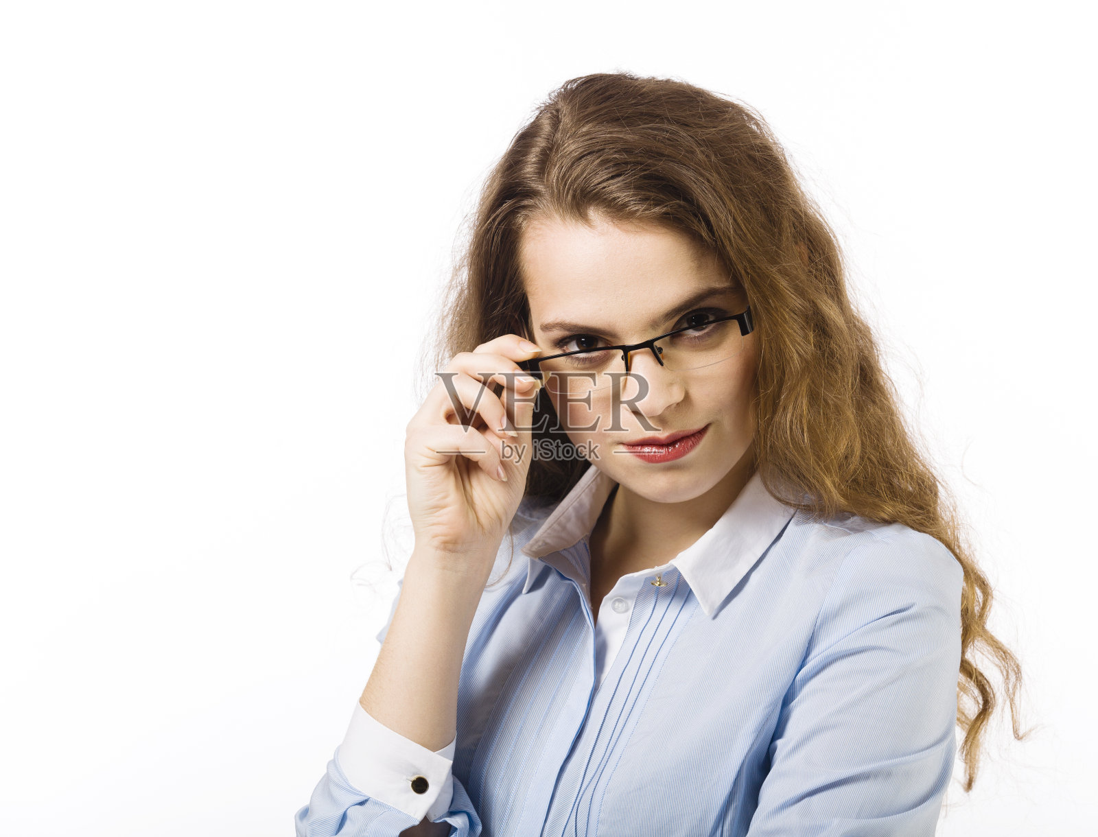 一个美丽微笑的年轻女子的肖像照片摄影图片